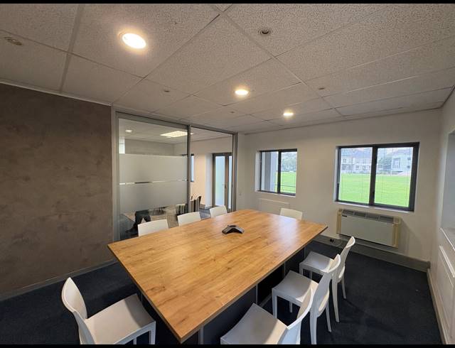 197M² OFFICE TO LET IN CENTURY CITY